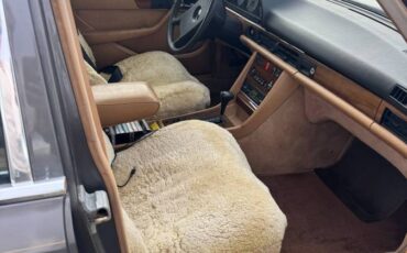 Mercedes-benz-300sd-diesel-1981-grey-7