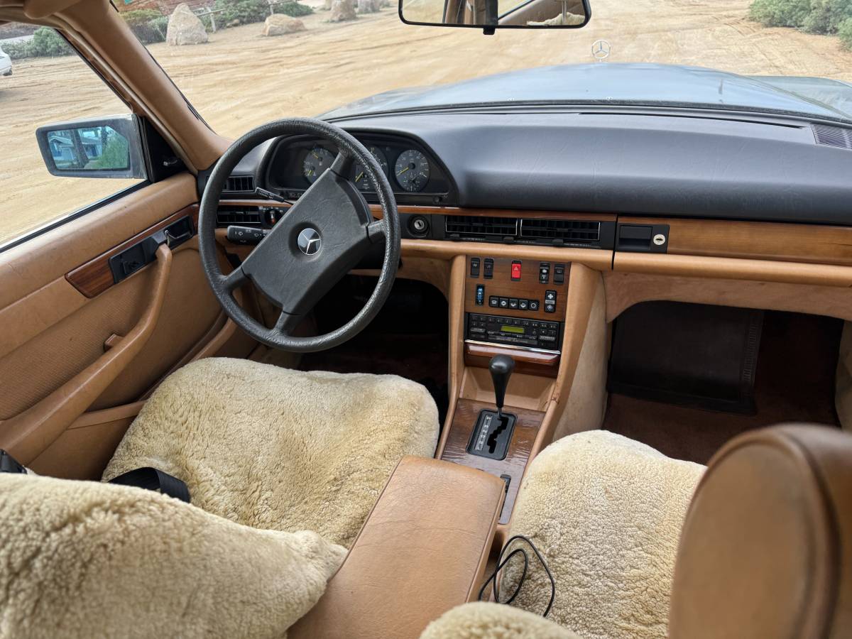 Mercedes-benz-300sd-diesel-1981-grey-8