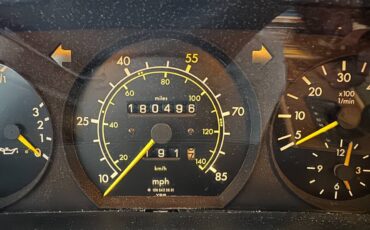 Mercedes-benz-300sd-diesel-1981-grey-9