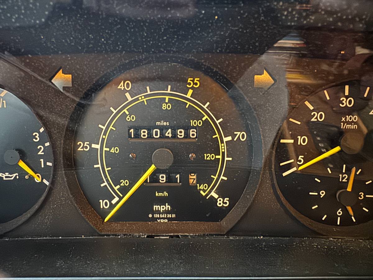 Mercedes-benz-300sd-diesel-1981-grey-9