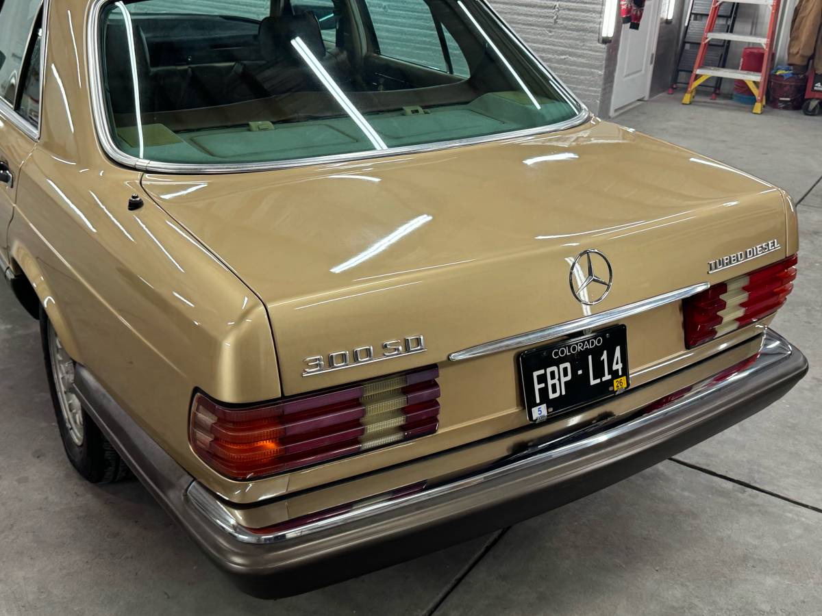 Mercedes-benz-300sd-diesel-1985-10