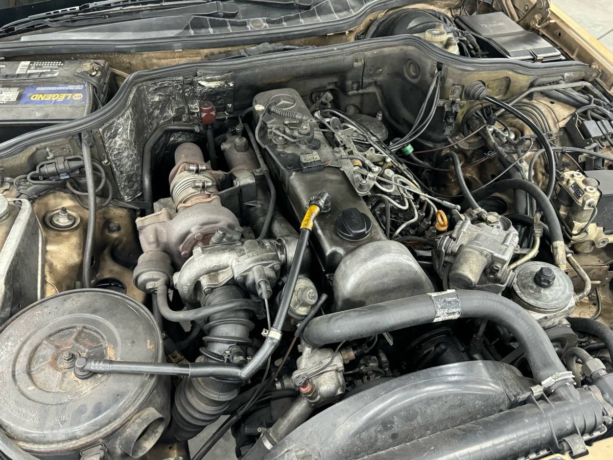 Mercedes-benz-300sd-diesel-1985-11