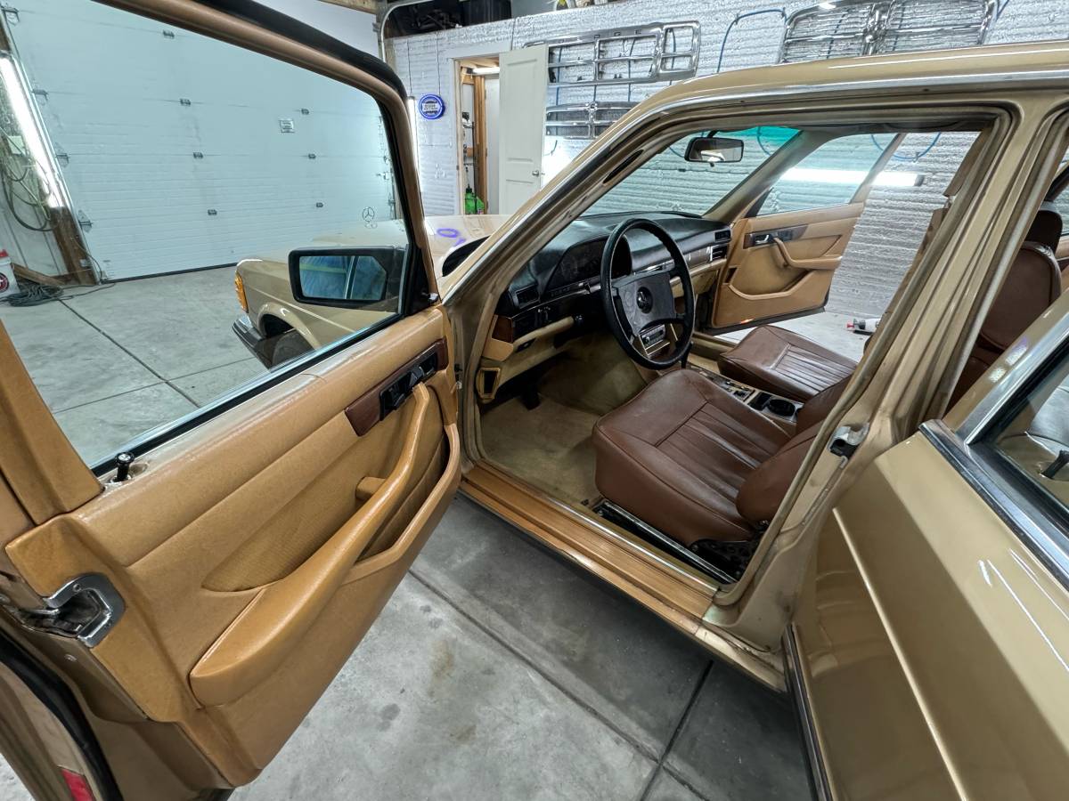 Mercedes-benz-300sd-diesel-1985-13