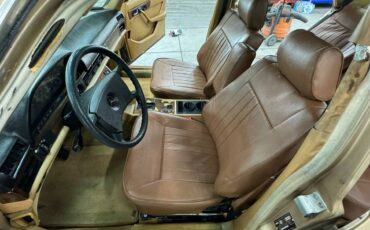 Mercedes-benz-300sd-diesel-1985-14