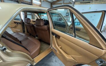 Mercedes-benz-300sd-diesel-1985-18