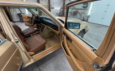 Mercedes-benz-300sd-diesel-1985-19