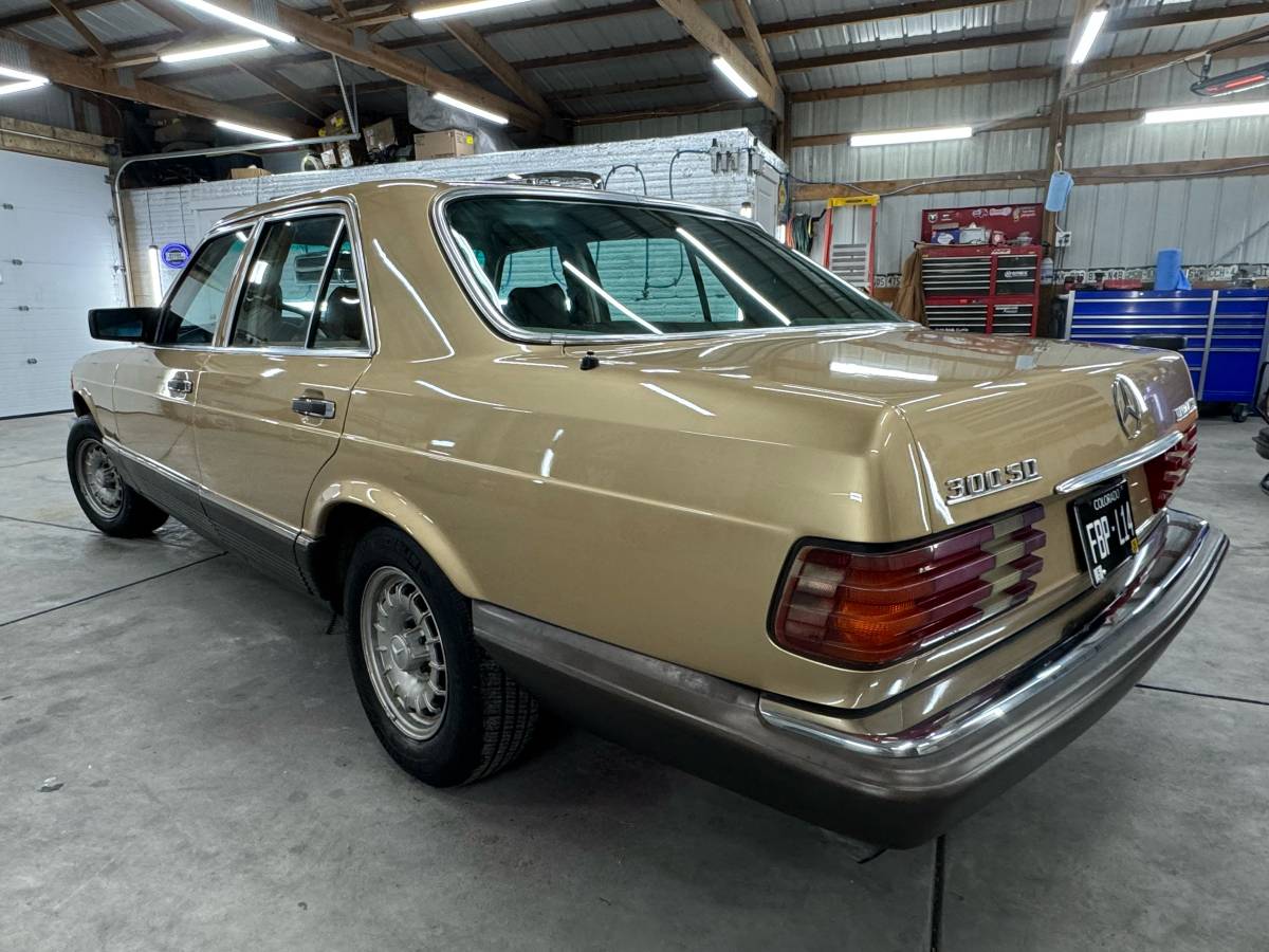 Mercedes-benz-300sd-diesel-1985-5
