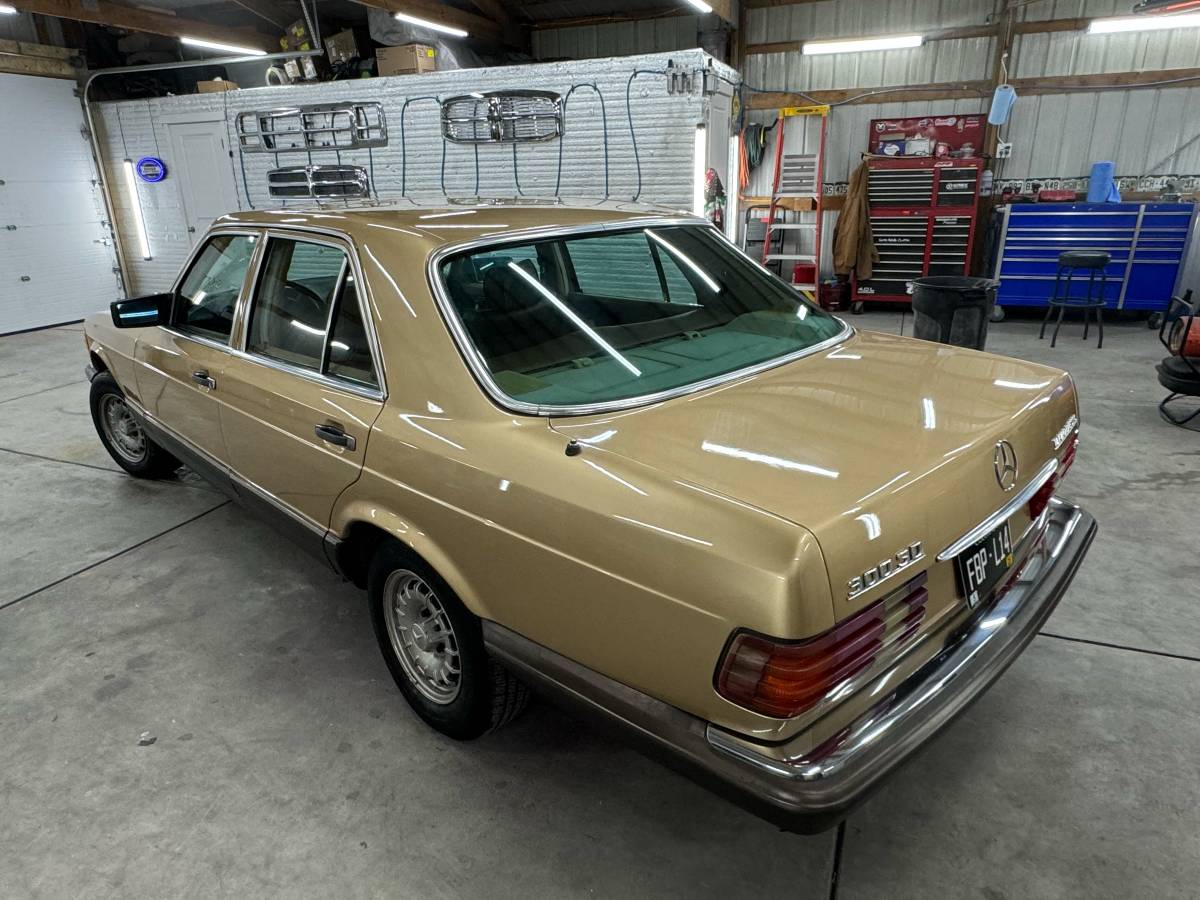 Mercedes-benz-300sd-diesel-1985-6