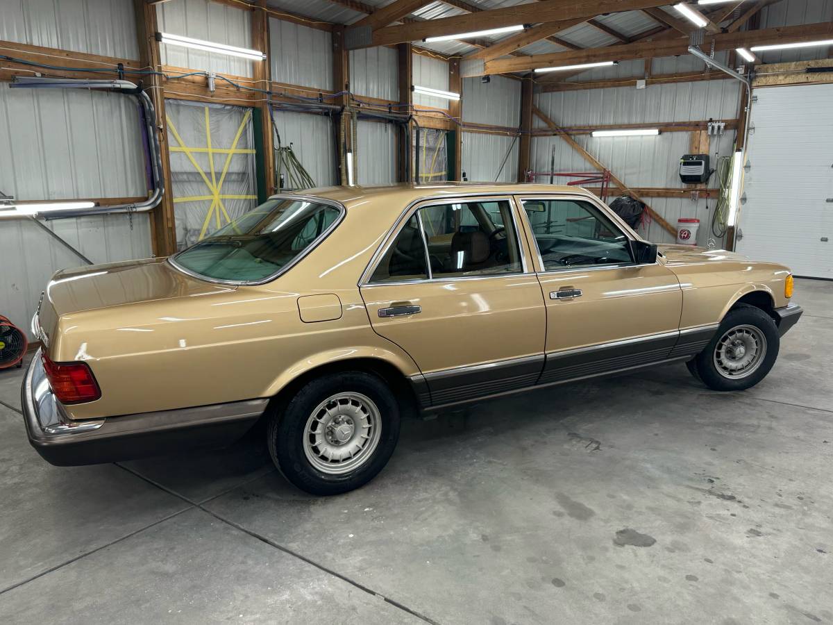 Mercedes-benz-300sd-diesel-1985-8