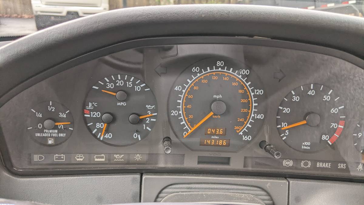 Mercedes-benz-300se-1992-3