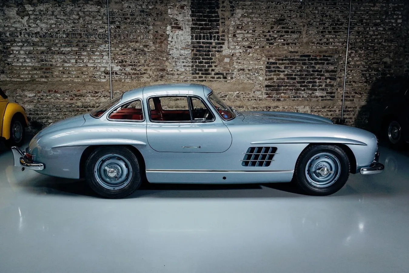 Mercedes-benz-300sl-1956-Light-Blue-Red-12