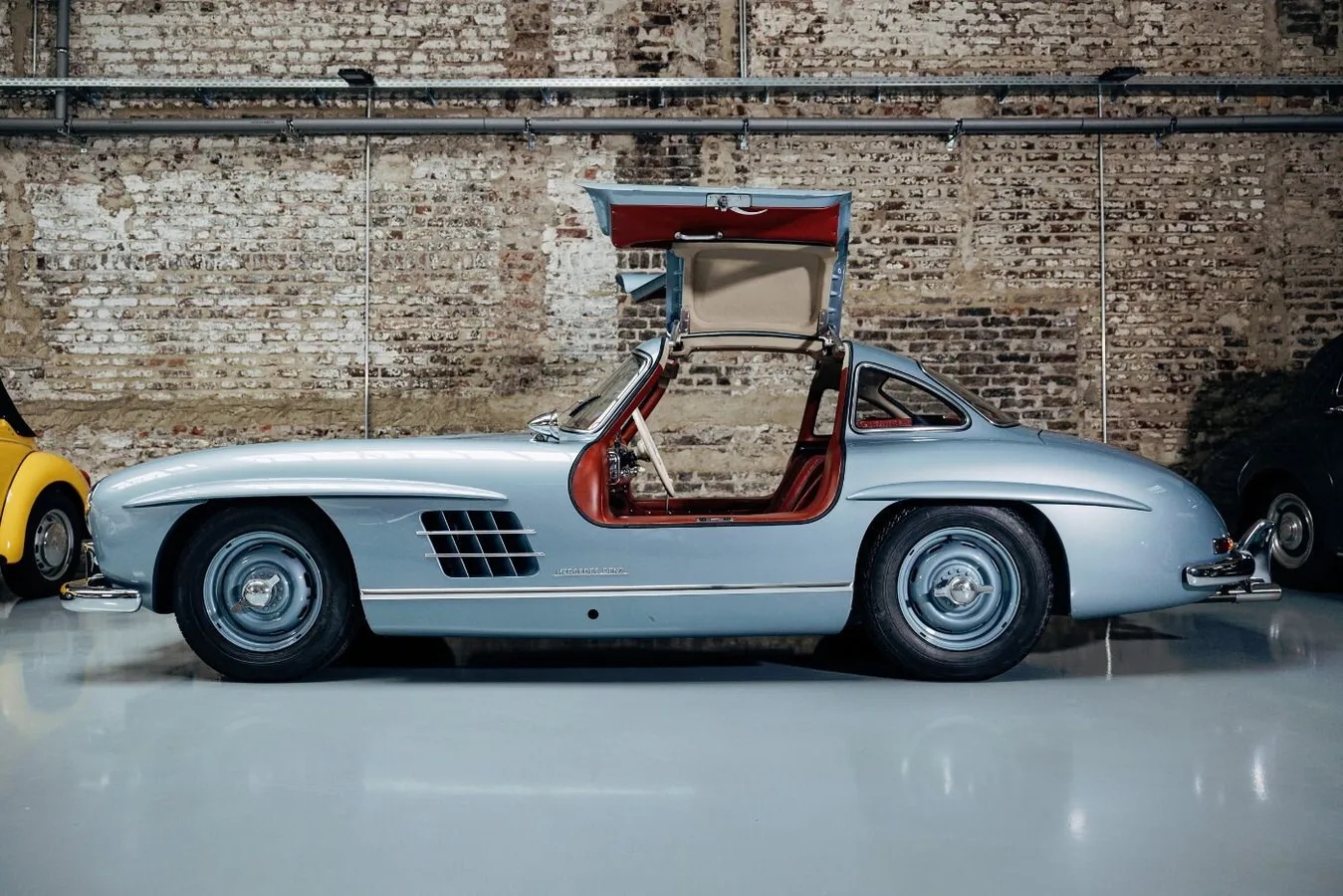 Mercedes-benz-300sl-1956-Light-Blue-Red-14