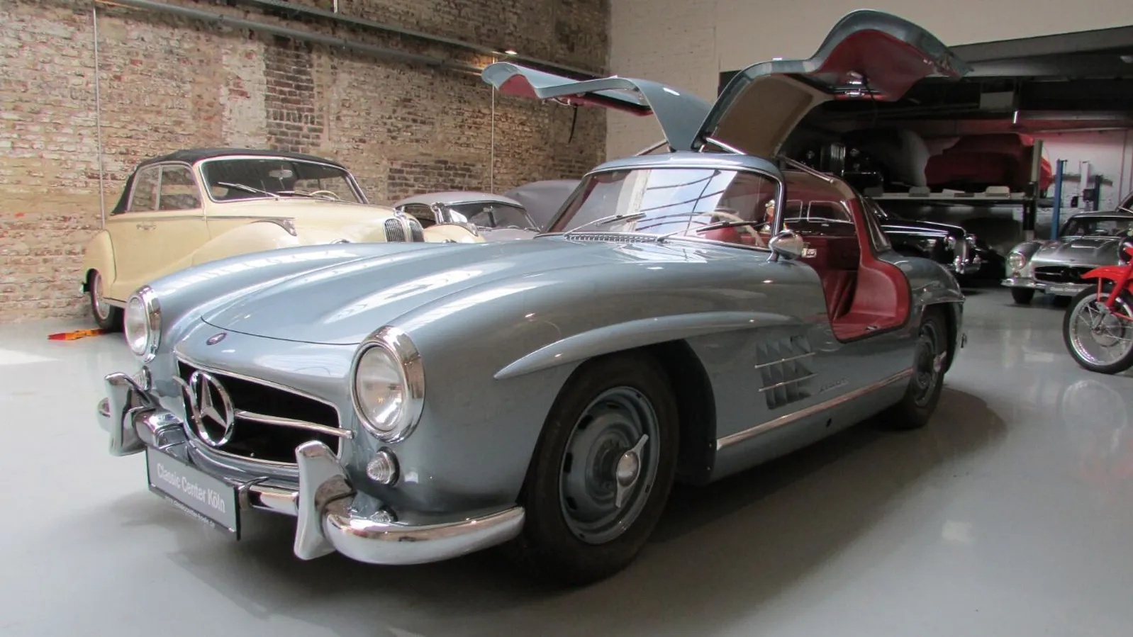 Mercedes-benz-300sl-1956-Light-Blue-Red-16