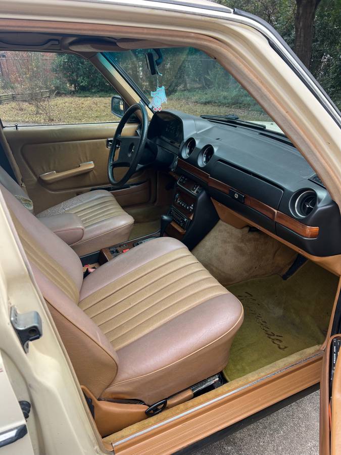 Mercedes-benz-300td-diesel-1985-14