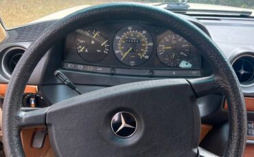 Mercedes-benz-300td-diesel-1985-17