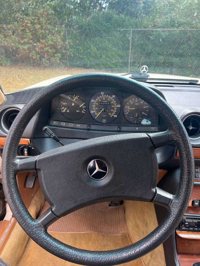Mercedes-benz-300td-diesel-1985-17