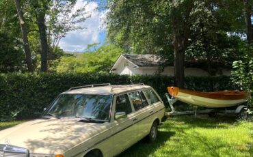 Mercedes-benz-300td-diesel-1985-4