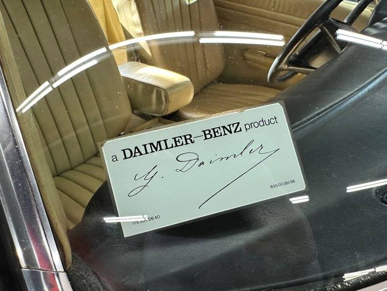 Mercedes-benz-380-1982-red-16