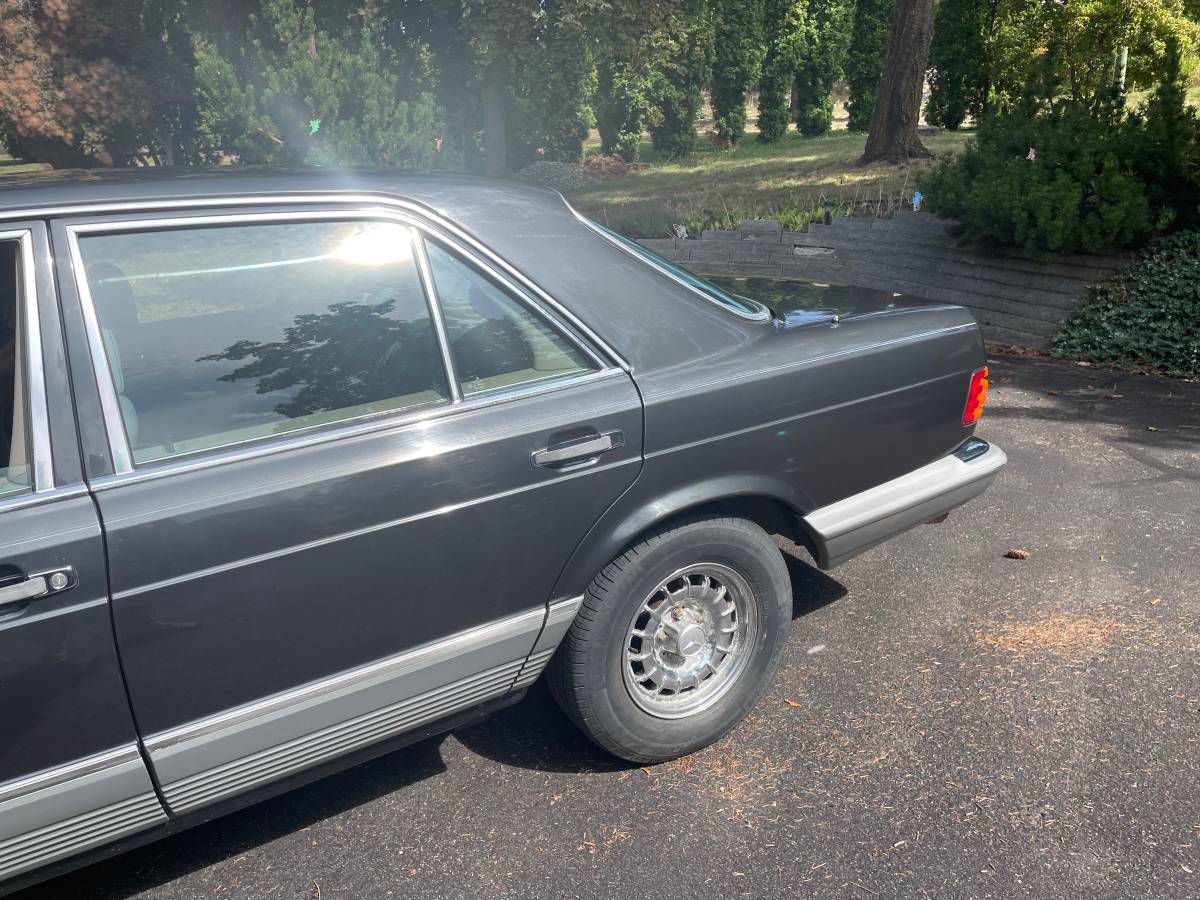 Mercedes-benz-380-se-1985-grey-1