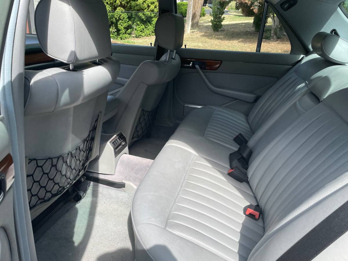 Mercedes-benz-380-se-1985-grey-10