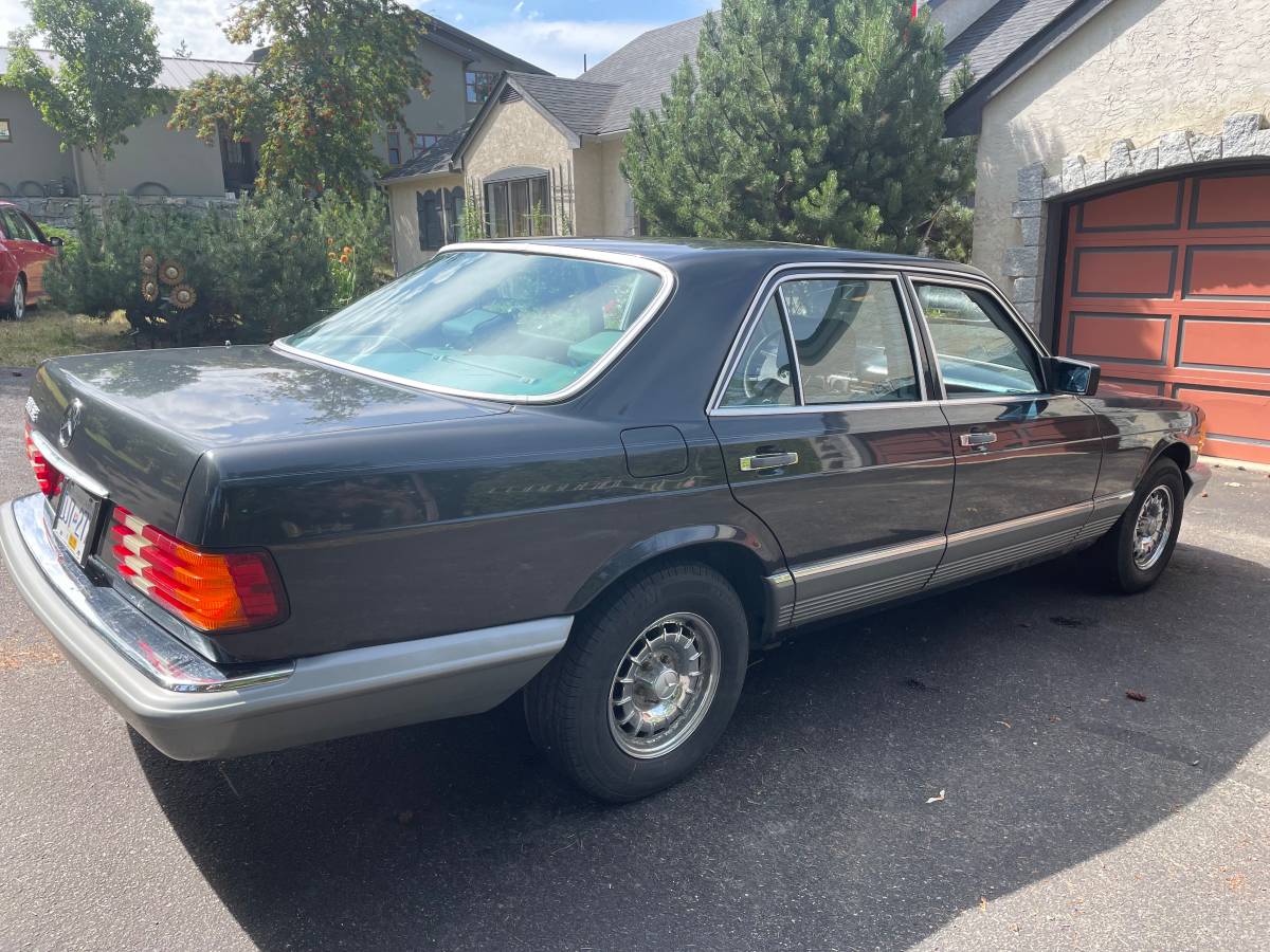 Mercedes-benz-380-se-1985-grey-12