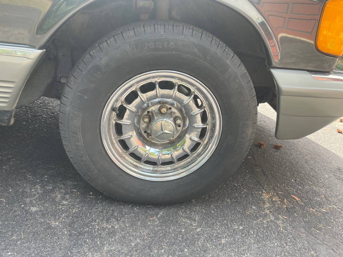 Mercedes-benz-380-se-1985-grey-13