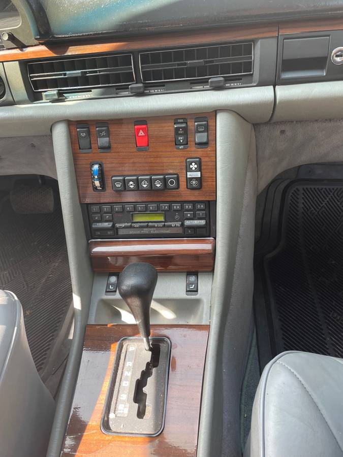 Mercedes-benz-380-se-1985-grey-18