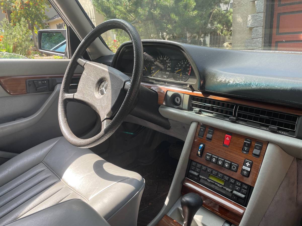 Mercedes-benz-380-se-1985-grey-21