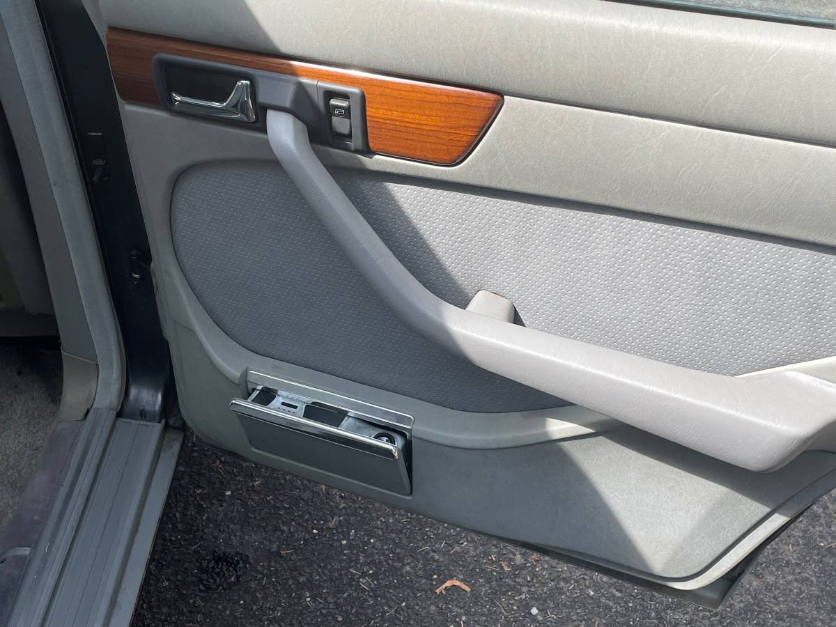 Mercedes-benz-380-se-1985-grey-3