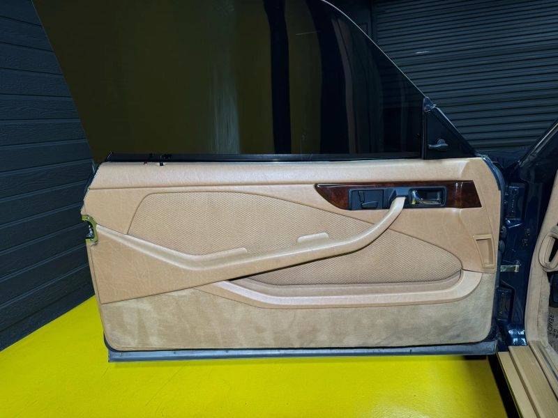 Mercedes-benz-380-series-sec-2d-coupe-1982-blue-28