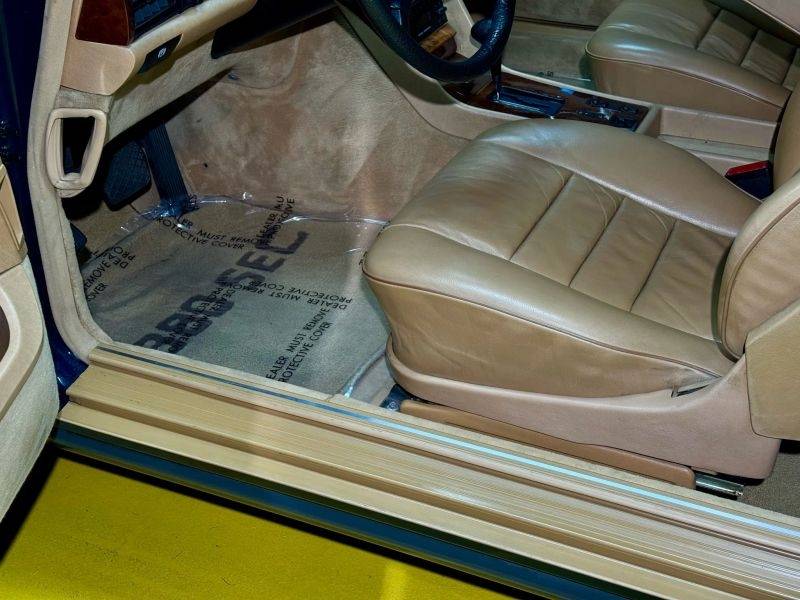 Mercedes-benz-380-series-sec-2d-coupe-1982-blue-4