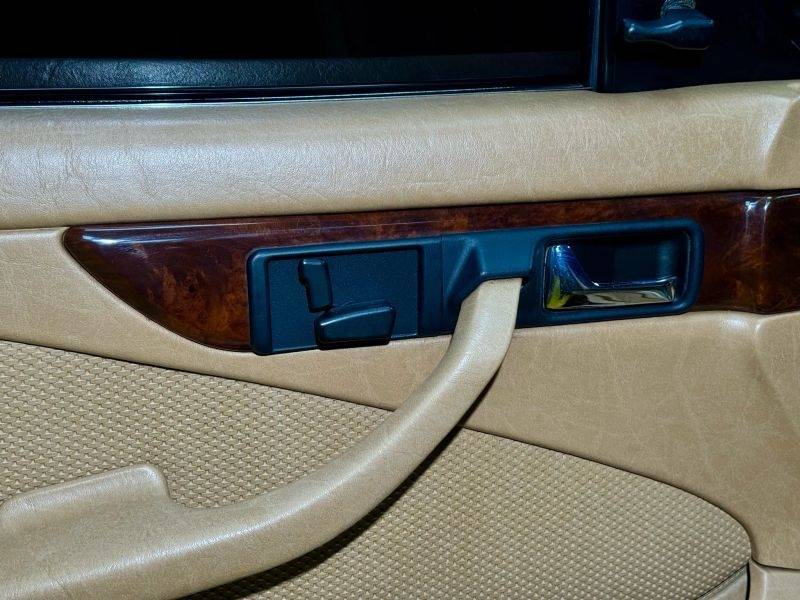 Mercedes-benz-380-series-sec-2d-coupe-1982-blue-42