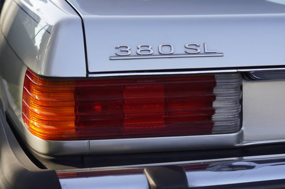 Mercedes-benz-380sl-1981-blue-4