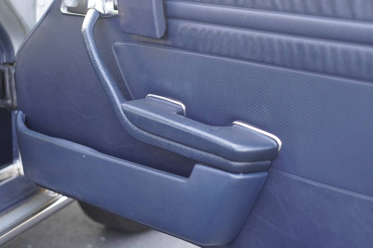 Mercedes-benz-380sl-1981-blue-7