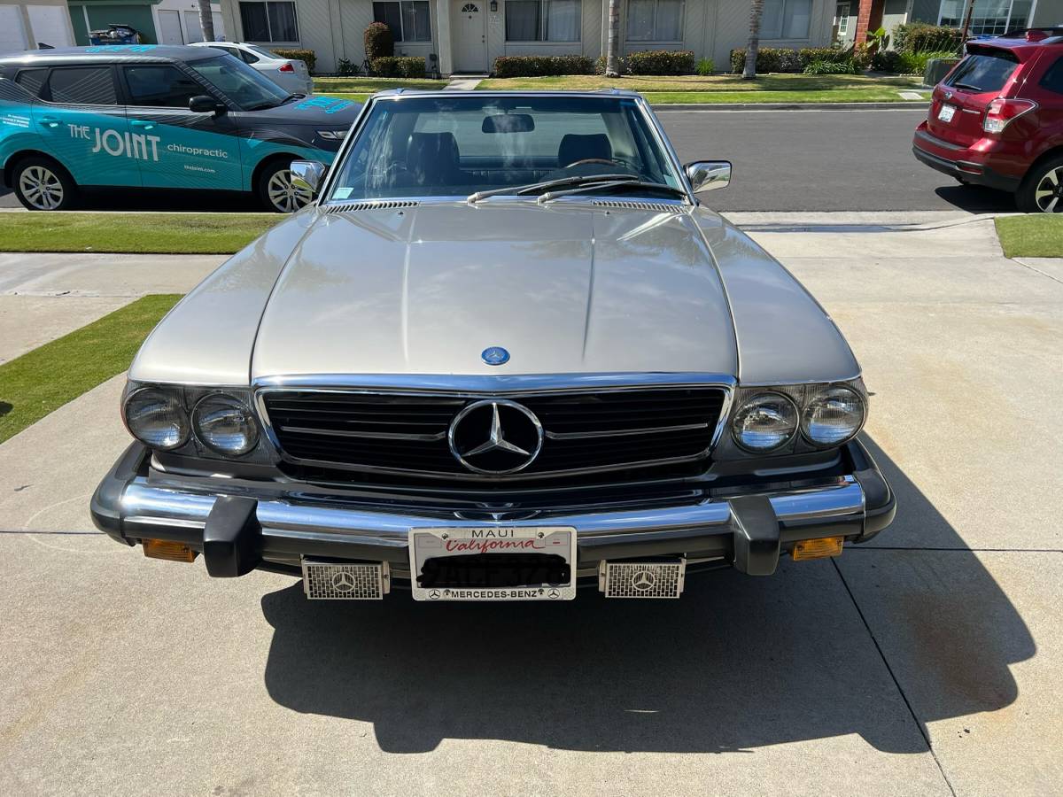 Mercedes-benz-560-1986-silver-1