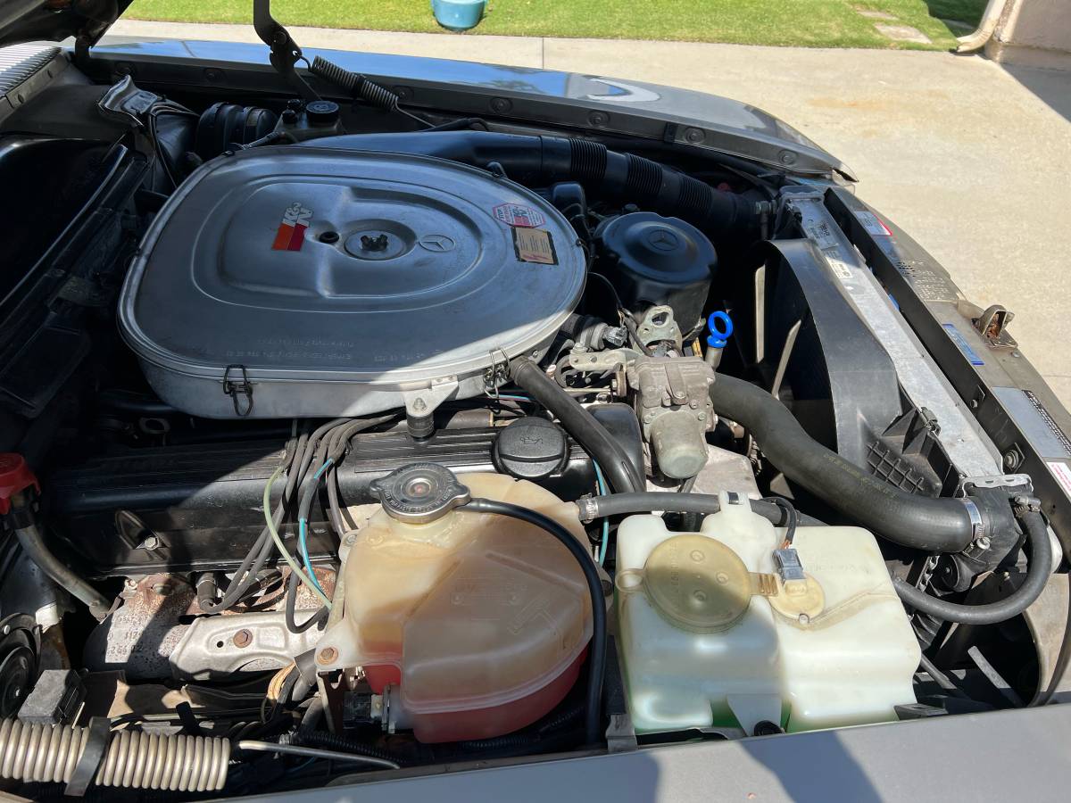 Mercedes-benz-560-1986-silver-3