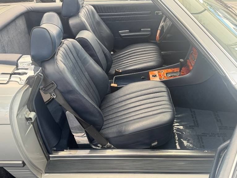 Mercedes-benz-560-class-1986-17