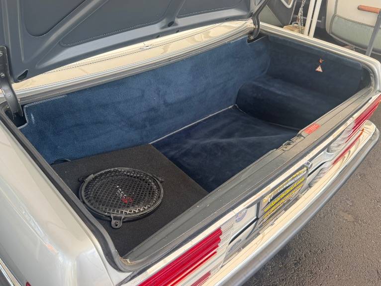 Mercedes-benz-560-class-1986-3