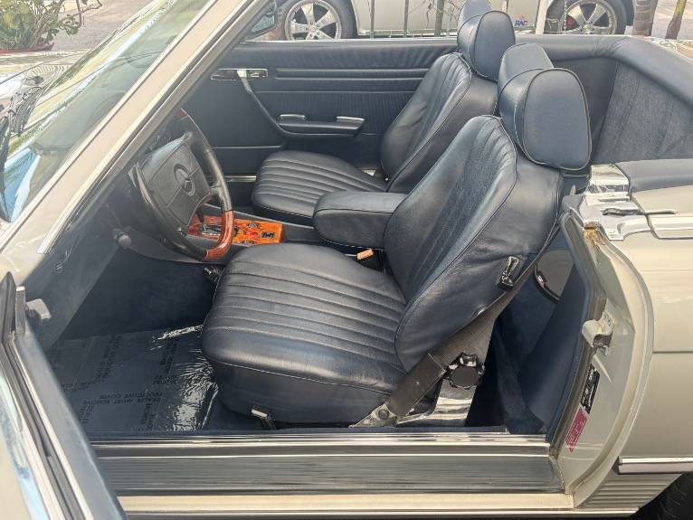 Mercedes-benz-560-class-1986-39