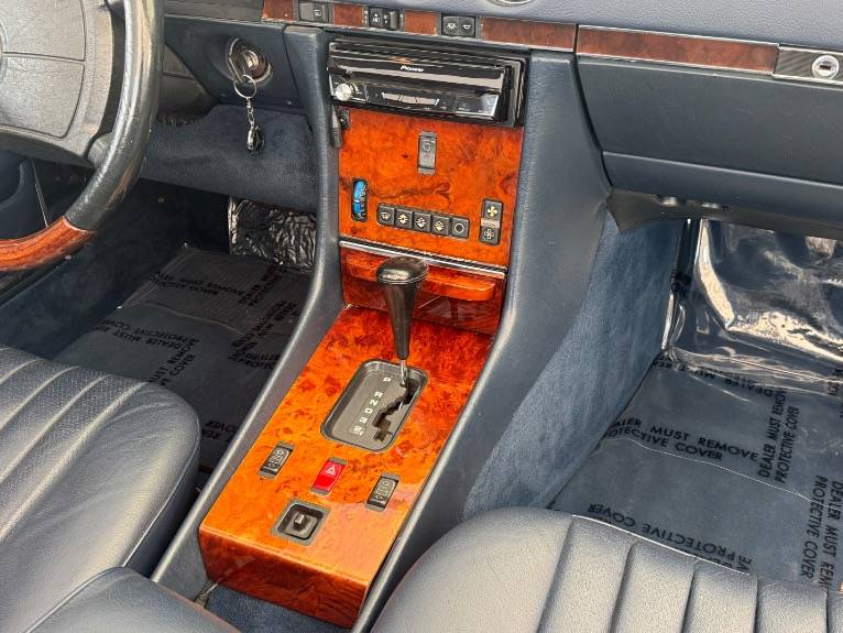 Mercedes-benz-560-class-1986-40