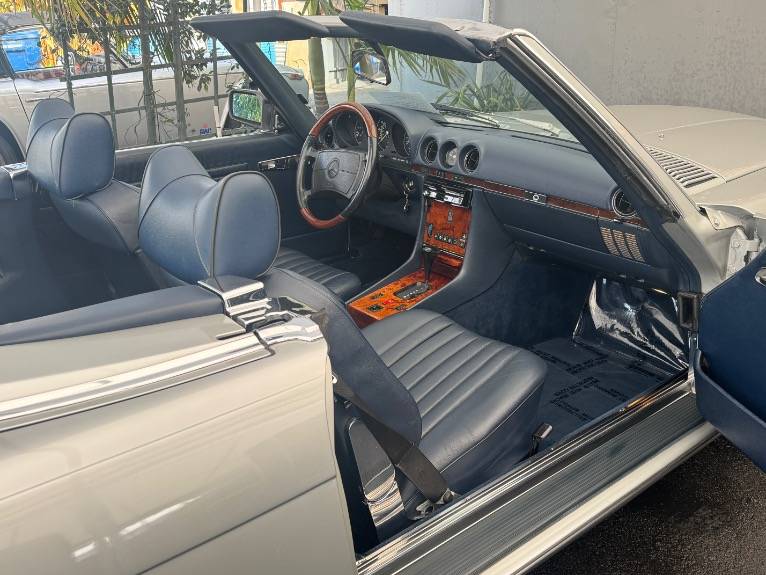 Mercedes-benz-560-class-1986-42