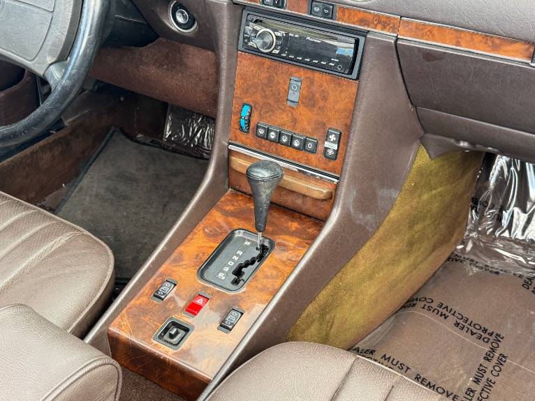 Mercedes-benz-560-class-1987-14