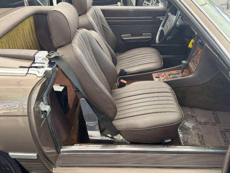 Mercedes-benz-560-class-1987-3