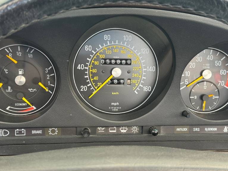 Mercedes-benz-560-class-1987-4