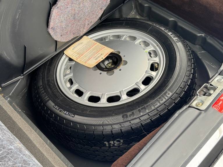 Mercedes-benz-560-class-1987-40