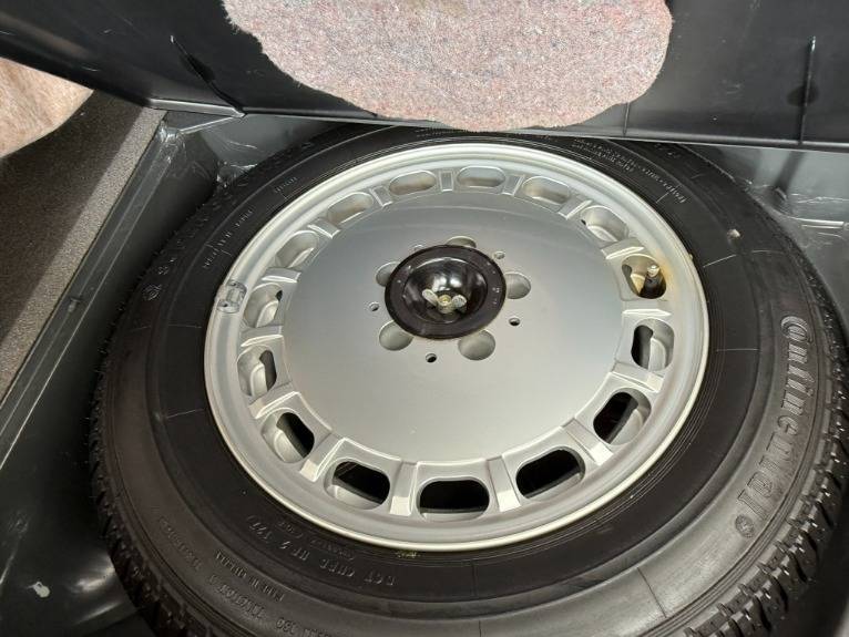 Mercedes-benz-560-class-1987-42