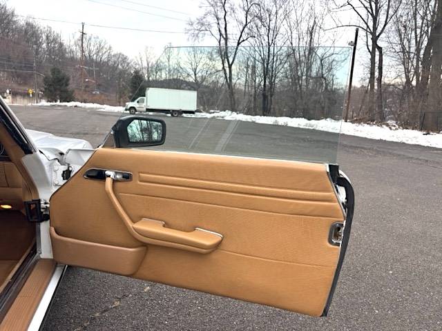 Mercedes-benz-560sl-roadster-1987-white-14