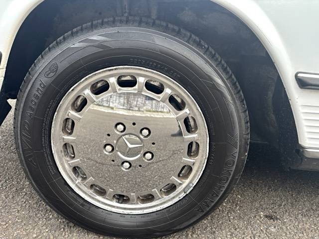 Mercedes-benz-560sl-roadster-1987-white-23