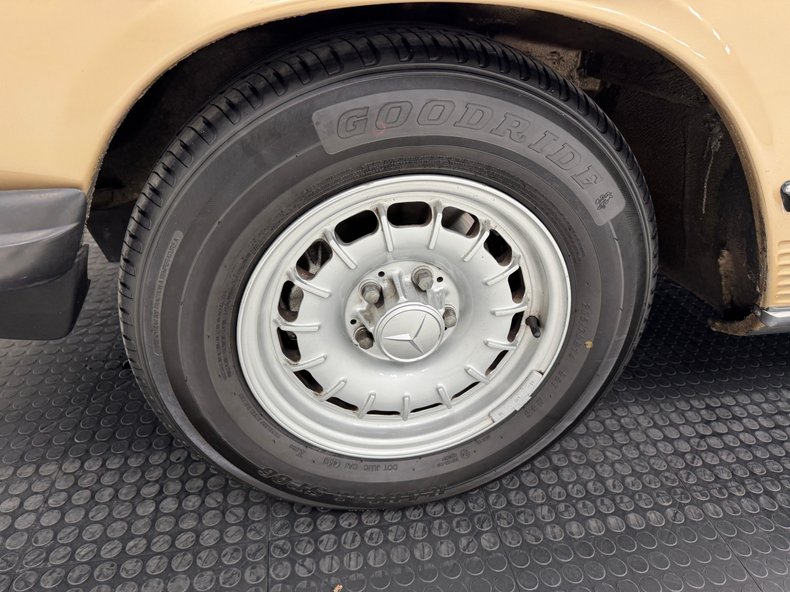 Mercedes-benz-Other-1985-Champagne-Metallic-Tan-28