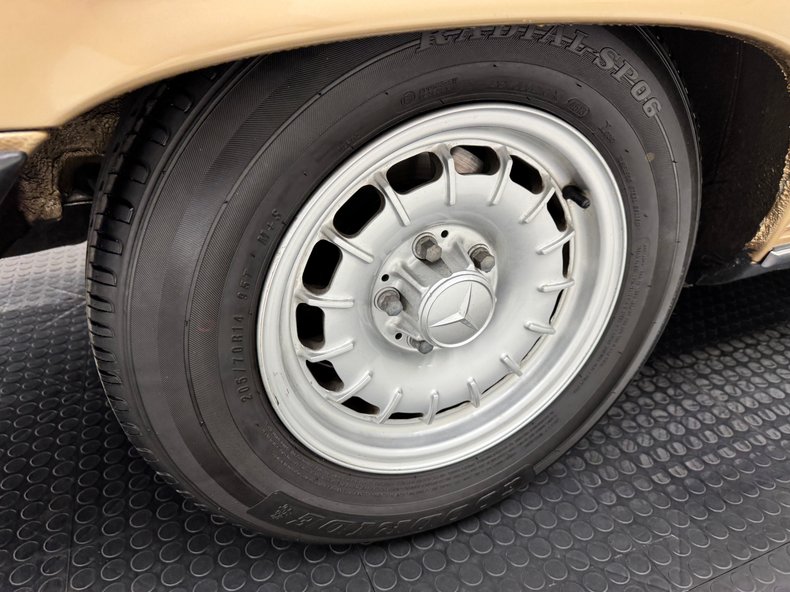 Mercedes-benz-Other-1985-Champagne-Metallic-Tan-36